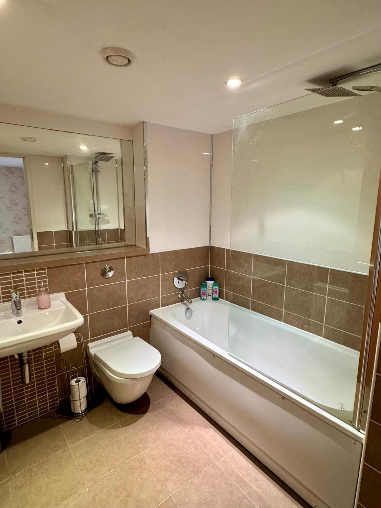 Merchant City Luxury 2 Bedroom Apartment With Secure Parking Available On Request غلاسغو المظهر الخارجي الصورة